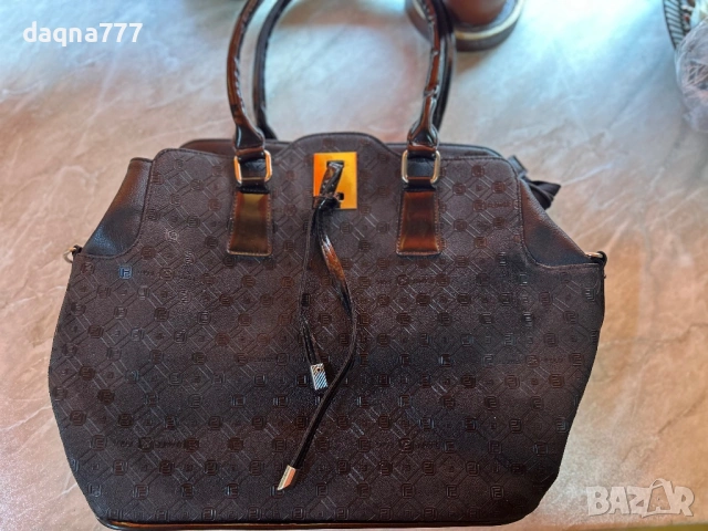 Дамска чанта, снимка 5 - Чанти - 54215873