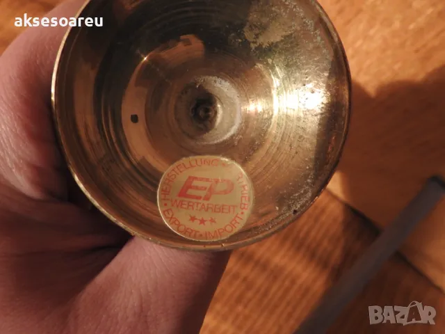 Декоративна бронзова ваза метална вазичка за цветя тип мензура стилна и красива немска от Германия, снимка 4 - Антикварни и старинни предмети - 50429313