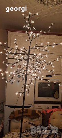 Светещо дръвче с цветя