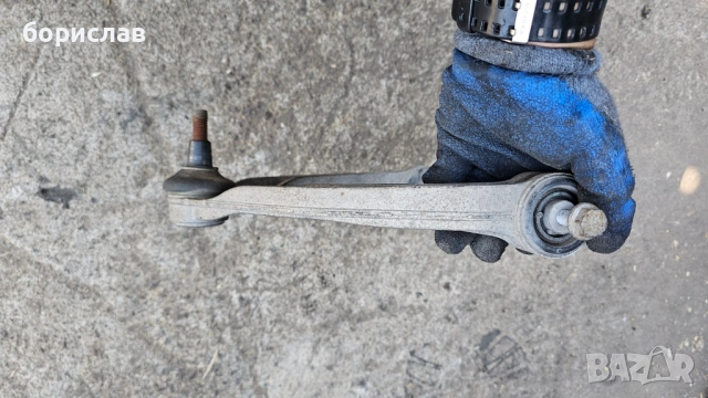 Горен десен носач за Audi q7, снимка 4 - Части - 51647166