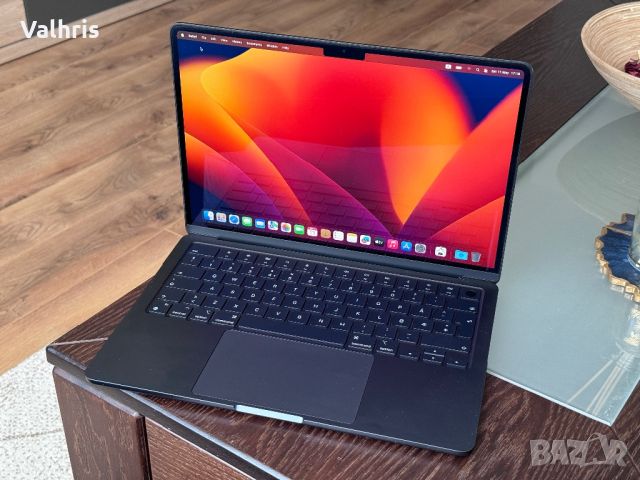 MacBook Air 13 (2022) M2 чип / 8GB RAM / 512GB SSD / Midnight, снимка 1 - Лаптопи за работа - 45685529