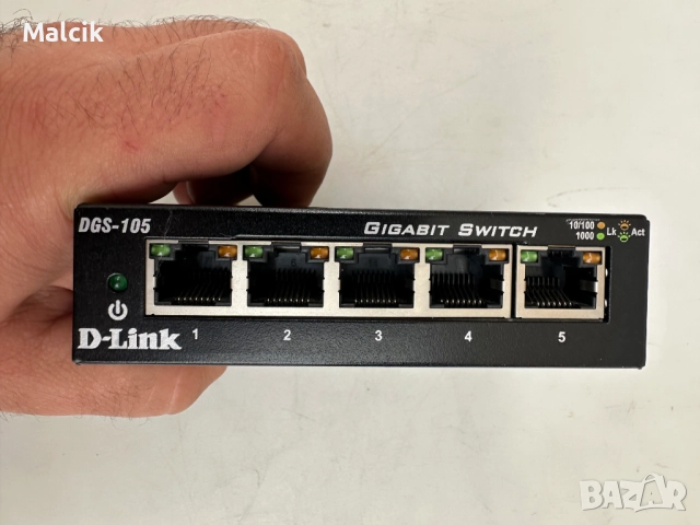 Гигабитов суич D-Link DGS-105, снимка 2 - Суичове - 51913411