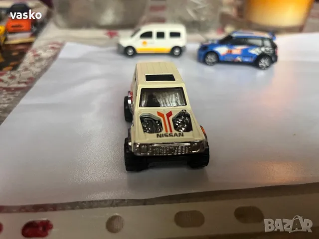 Hot wheels Nissan, снимка 2 - Колекции - 49020158