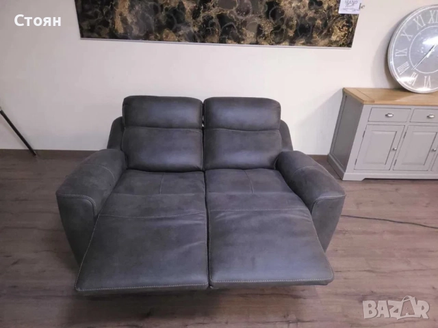 Тъмно сив диван от плат двойка с електрически релаксиращ механизъм, снимка 8 - Дивани и мека мебел - 51954978
