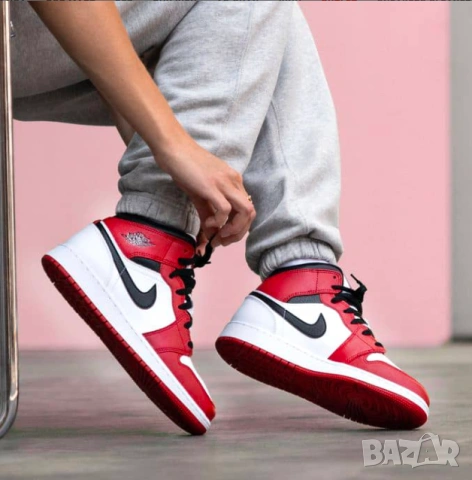 Air Jordan 1 Mid Chicago (2020) номер 39 унисекс модел, снимка 4 - Детски маратонки - 53840778