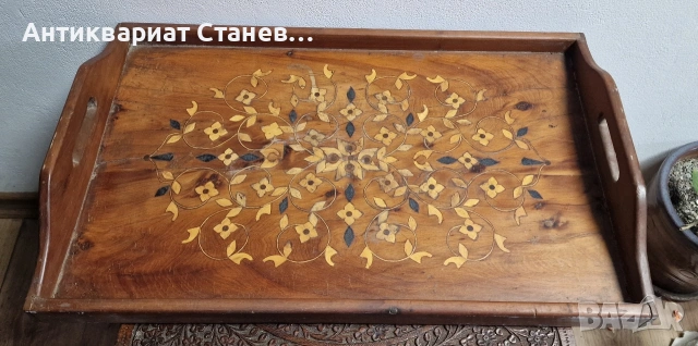 Дървен поднос с интарзия 