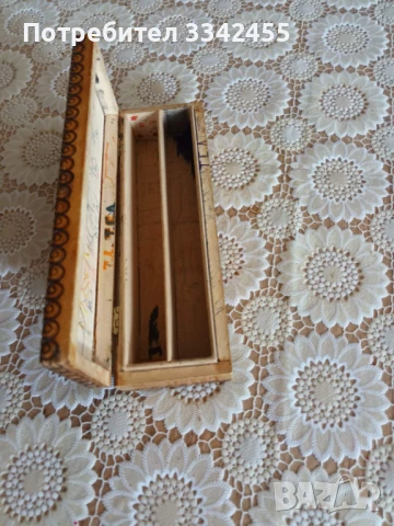 Дървен, лакиран и пирографиран пинал, снимка 3 - Антикварни и старинни предмети - 51032492