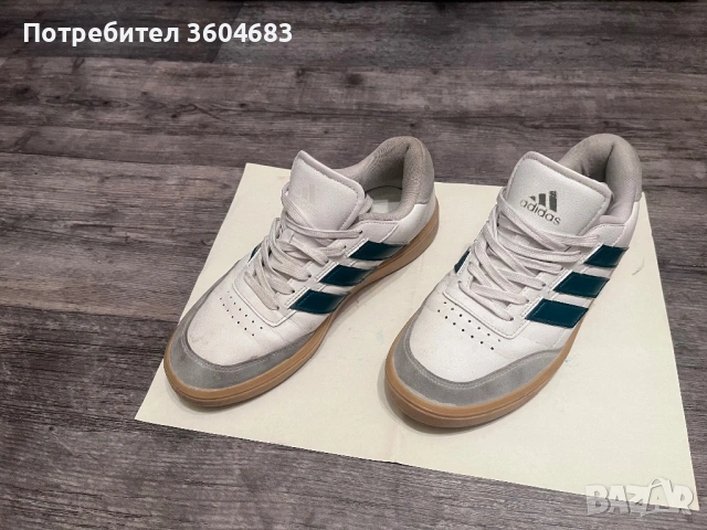 Оригинални мъжки маратонки Adidas Courtblock (№ 41,5), снимка 2 - Маратонки - 53328421