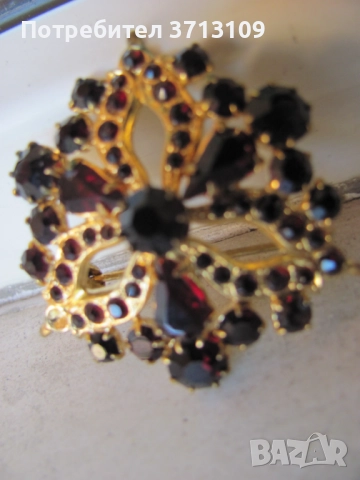 Красива Брошка Бохемия, гранати, позлата, снимка 4 - Други - 51668791