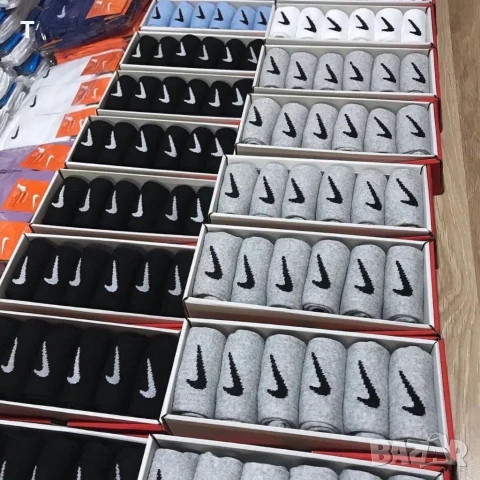 Чорапи NIKE, снимка 3 - Дамски чорапи - 50855501