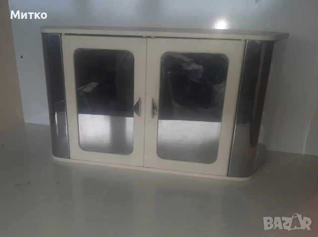 Пластмасов шкаф за баня с огледални части