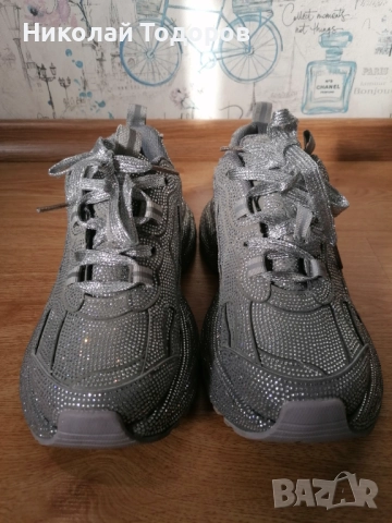 Обувки 38номер, но отговарят на 37