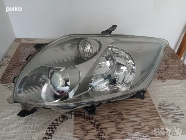 Ляв фар ксенон Тойота аурис 2008 г.