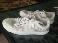 Продавам Дамски бели маратонки с камъчета, снимка 1