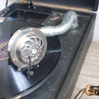 Стар френски грамофон с манивела, снимка 6 - Антикварни и старинни предмети - 45127449