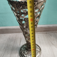 Метална ваза в стил арт деко, снимка 2 - Антикварни и старинни предмети - 45023747