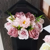 Тематични букети в бяло и черно със 11 броя сапунени цветя за предстоящите абитуриенти,абсолвенти🎓, снимка 2 - Подаръци за жени - 45406164