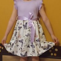 Лилава рокличка с принт на пеперуди , снимка 1 - Детски рокли и поли - 45570370