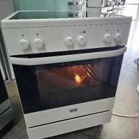 готварска печка с керамичен плот Electrolux , снимка 1 - Печки, фурни - 45861924