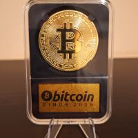 Сувенирна монета Bitcoin, снимка 2 - Нумизматика и бонистика - 45463297