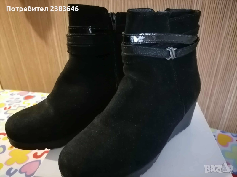 Дамски черни велурени боти на платформа, снимка 1