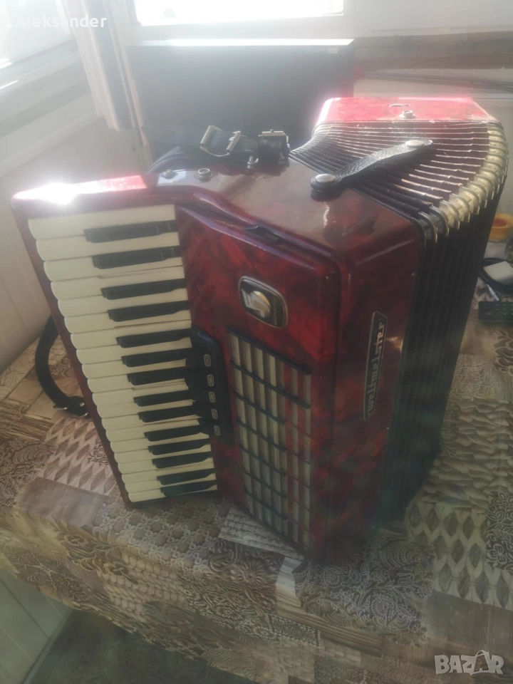 Продавам акордеон Weltmaster Stela 60 баса , снимка 1