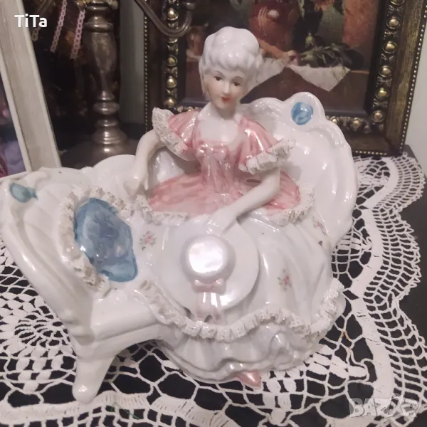 Барокова фигура порцелан , снимка 1