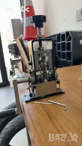 Машина за сваляне на изолацията на кабели., снимка 2 - Други инструменти - 50233925