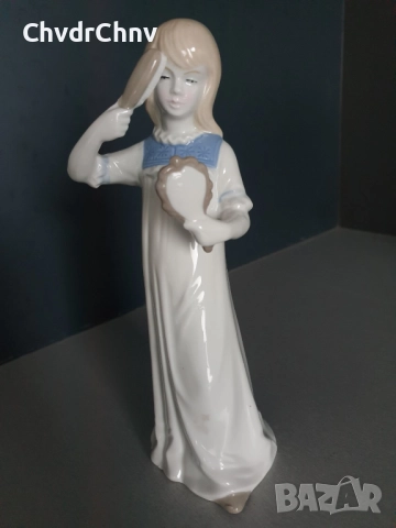 GDR Lippelsdorf статуетка 22см/ГДР стара немска порцеланова фигура на момиче с огледало и гребен