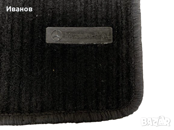 Оригинален комплект от четири черни мокетни стелки за автомобил Mercedes-Benz. , снимка 4 - Аксесоари и консумативи - 54051909