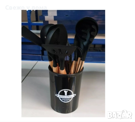 Комплект кухненски прибори 11 бр. в кръгла поставка.