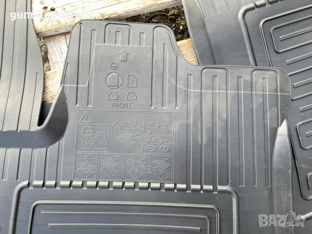 Гумени Стелки Toyota HILUX pW210-0k012 Оригинал, снимка 2 - Аксесоари и консумативи - 52391237