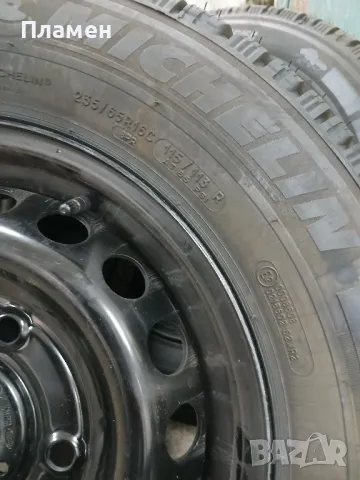 Продавам  всесезонни гуми Мишелин  235/65/16 монтирани на нови джанти, снимка 5 - Гуми и джанти - 49649270