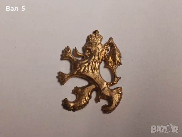 Бронзова кокарда - лъвче , лъв Царство България . Униформа