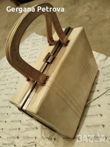 Винтидж чанта от 70-те години бял лак тип куфарче