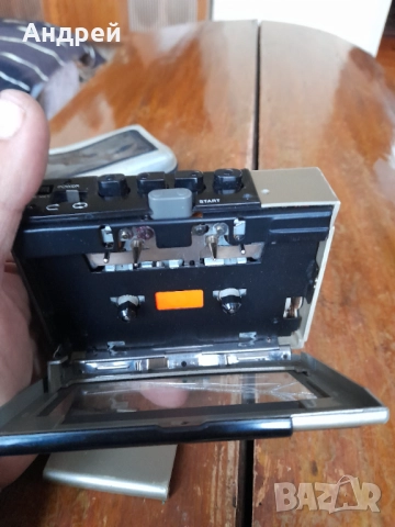 Стар уокмен Universum, снимка 8 - Антикварни и старинни предмети - 52215578