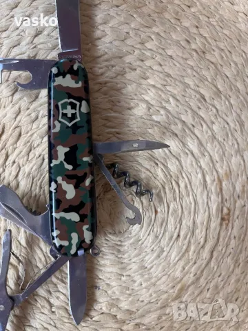 Victorinox Huntsman, снимка 4 - Ножове - 49974807