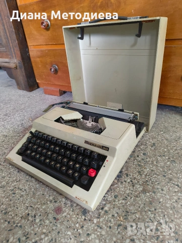 Пишеща машина Марица, снимка 2 - Антикварни и старинни предмети - 53898657