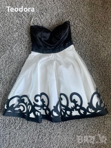 Официална къса рокля за повод в бяло и черно, снимка 1 - Рокли - 46467603