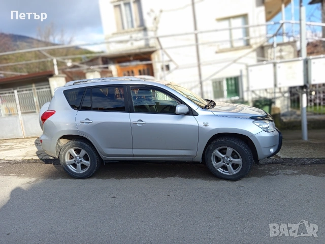 Продава се поради закупен по нов модел рав4 , снимка 3 - Автомобили и джипове - 53602250