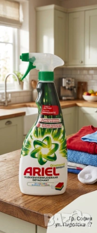 Ariel Diamond Bright спрей против петна за бели и цветни дрехи 