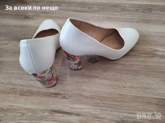 Дамски бели обувки със шарен ток на цветя 39 номер, снимка 7 - Дамски обувки на ток - 45018440