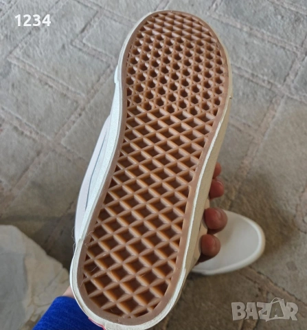 Маратонки Vans размер 41 чисто нови, снимка 2 - Маратонки - 54138413