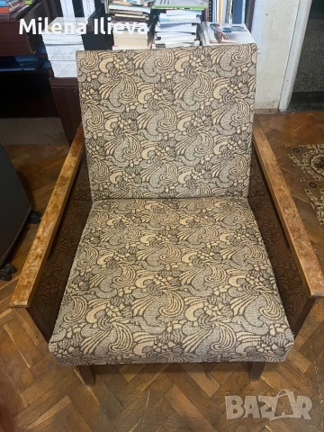 🪑 Два ретро фотьойла от 70-те/80-те години – дървени подлакътници, оригинална дамаска- Ст.Загора