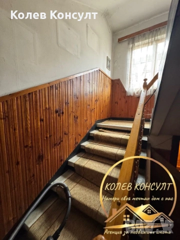 Триетажна къща с търговски помещения град Харманли, снимка 9 - Къщи - 53905651