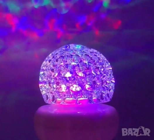 Коледна кристална въртяща се топка LED светлина