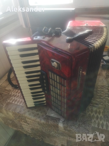 Продавам акордеон Weltmaster Stela 60 баса 