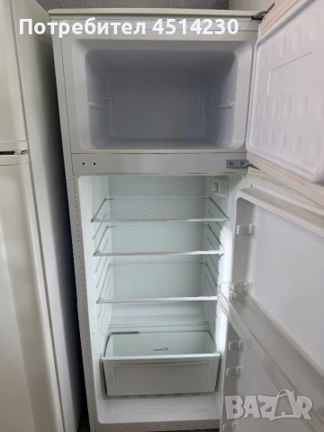 Хладилник Candy – компактен, работещ отлично (140×55 см), снимка 3 - Хладилници - 53830436