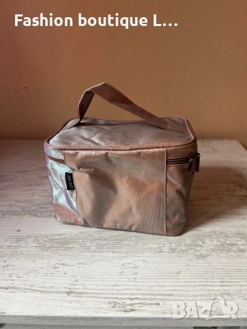 Розов несесер за гримове със седефен ефект 🩷, снимка 4 - Други - 52376439