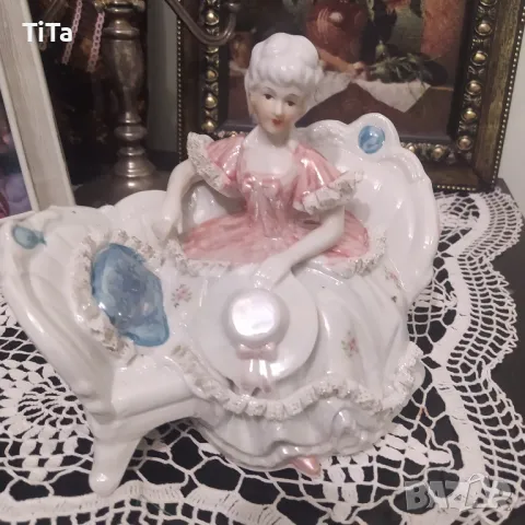 Барокова фигура порцелан 